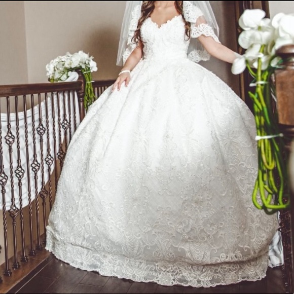 Dresses & Skirts - Wedding Dress